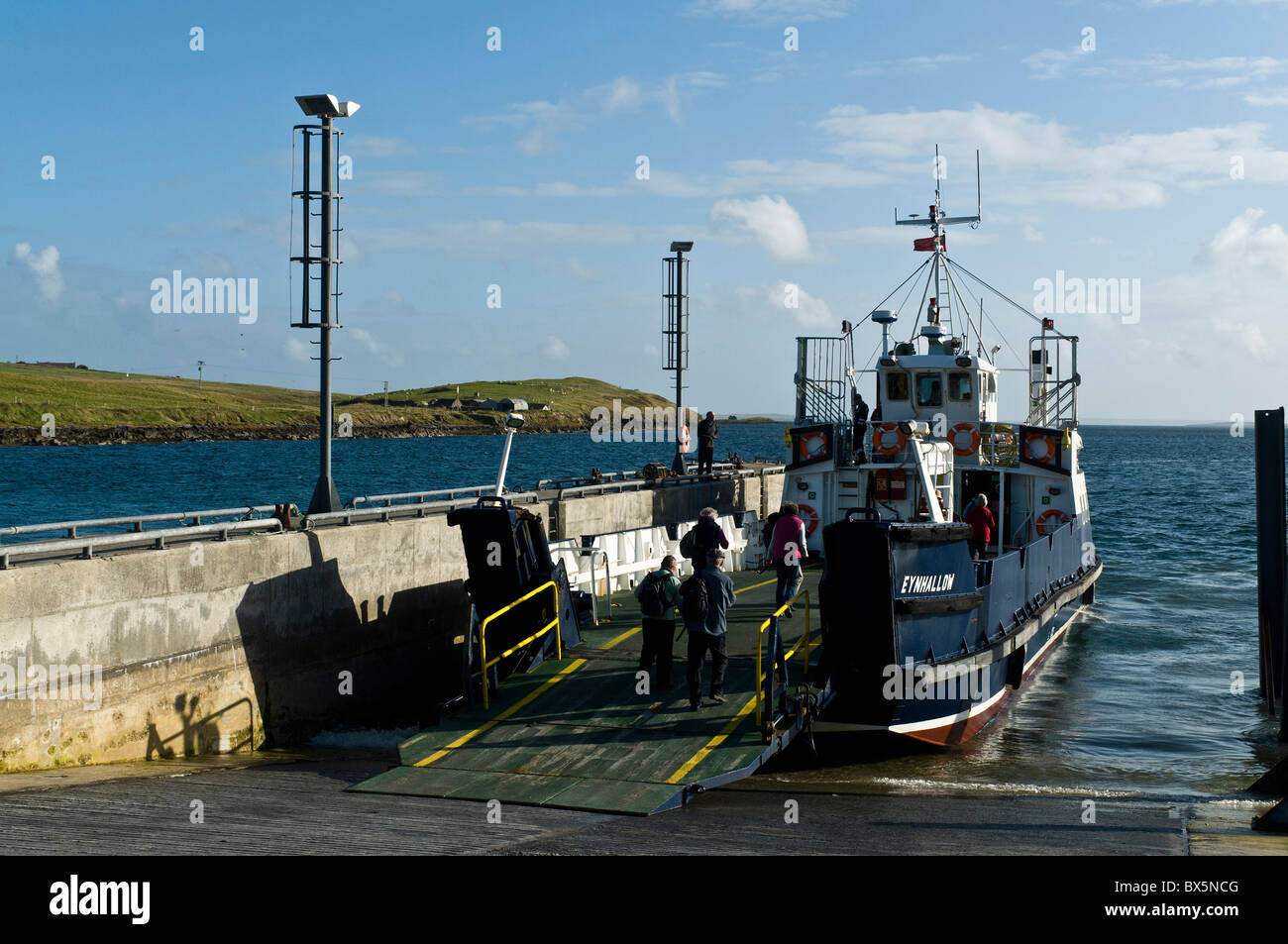 dh EGILSAY ORKNEY touristes attrapant Egilsay Rousay passagers ferry scottish People Island boat scotland Banque D'Images