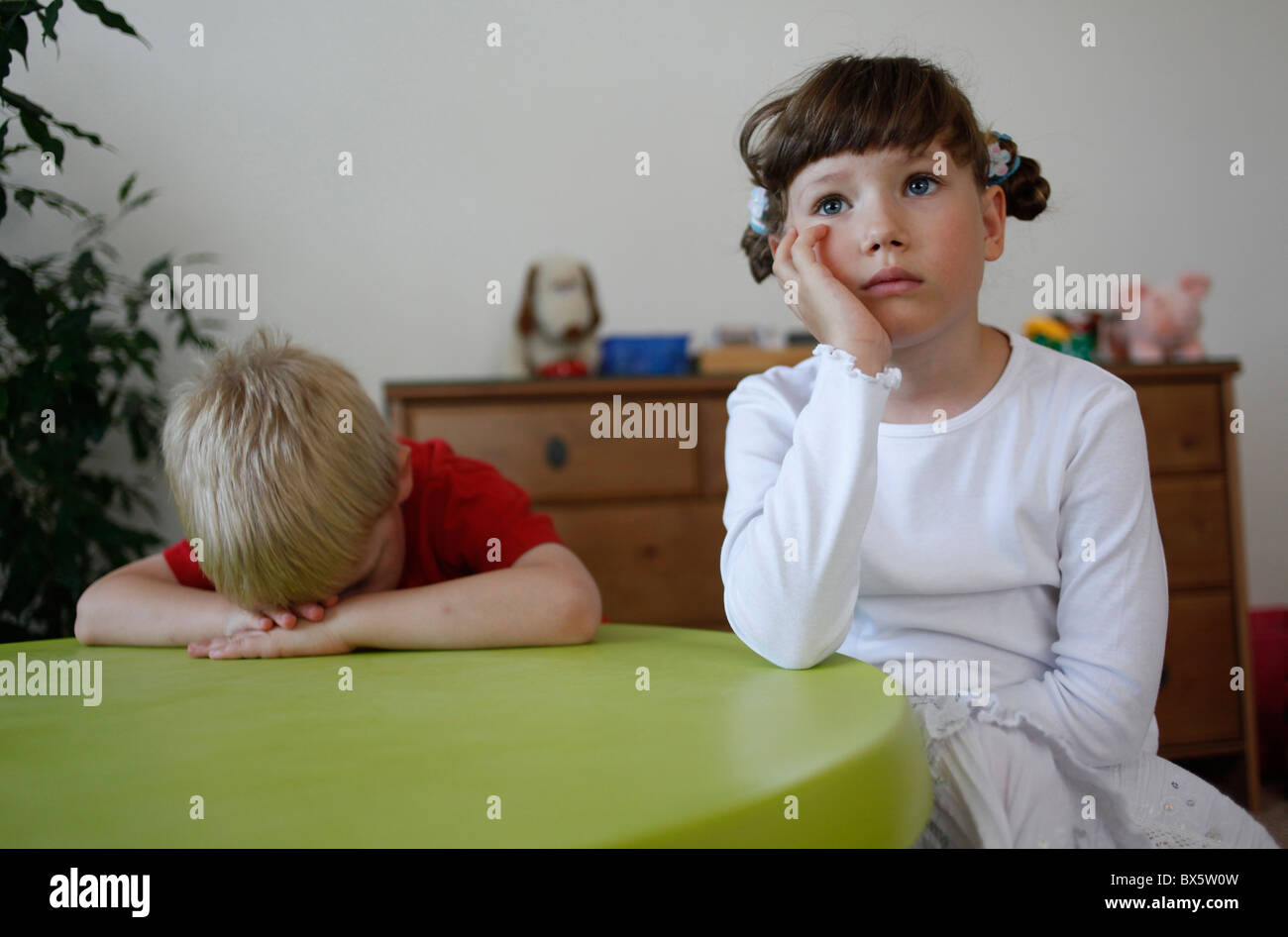 Les enfants ne peut attendre pour une fête d'anniversaire. (CTK Photo/Rene Fluger) Banque D'Images