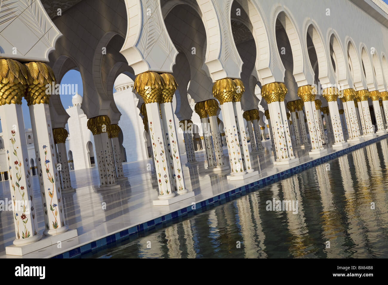 Des colonnes dorées de la mosquée Sheikh Zayed Bin Sultan Al Nahyan, Abu Dhabi, Émirats arabes unis, Moyen Orient Banque D'Images