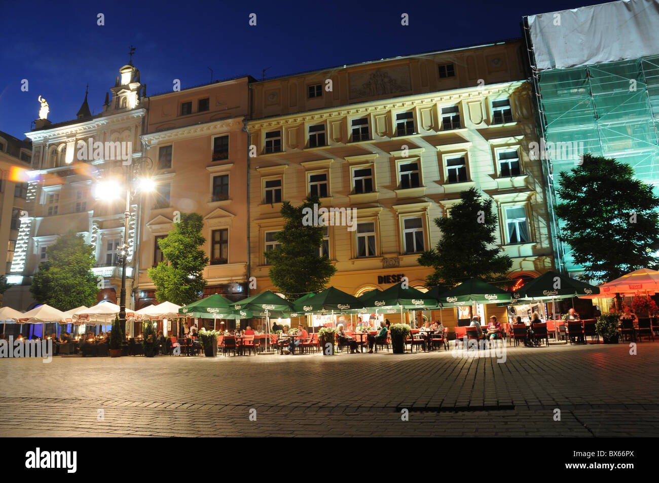 La ville de Cracovie et le centre de la vieille ville de nuit Banque D'Images