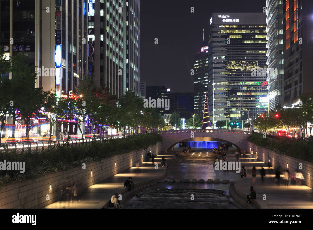 Vue de la nuit de Cheonggyecheon Stream, Séoul, Corée du Sud, Asie Banque D'Images