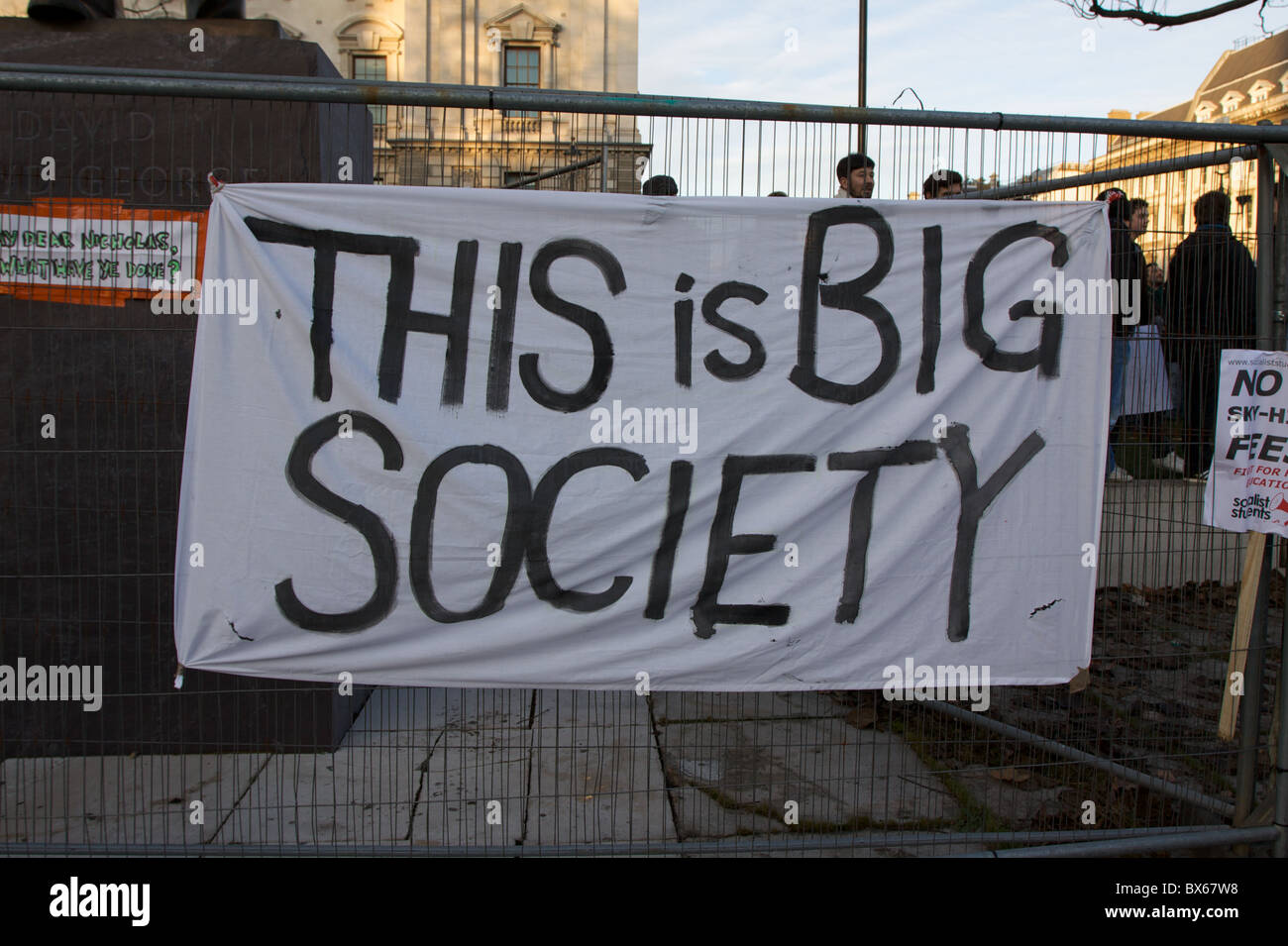 Manifestation étudiante des bannières dans la place du Parlement, le centre de Londres. Banque D'Images