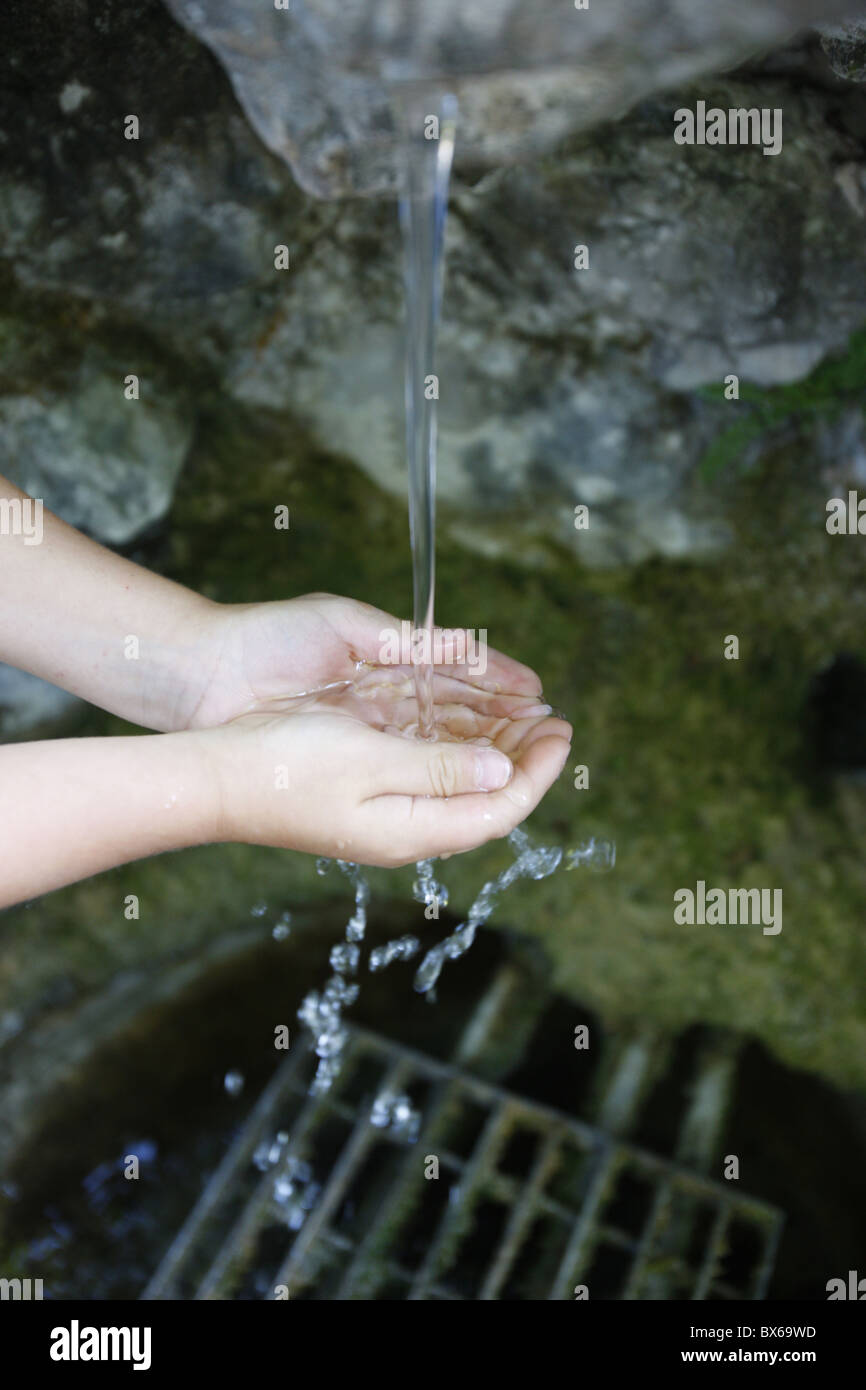 Bien à La Benite Fontaine sanctuaire, La Roche-sur-Foron, Haute Savoie, France, Europe Banque D'Images
