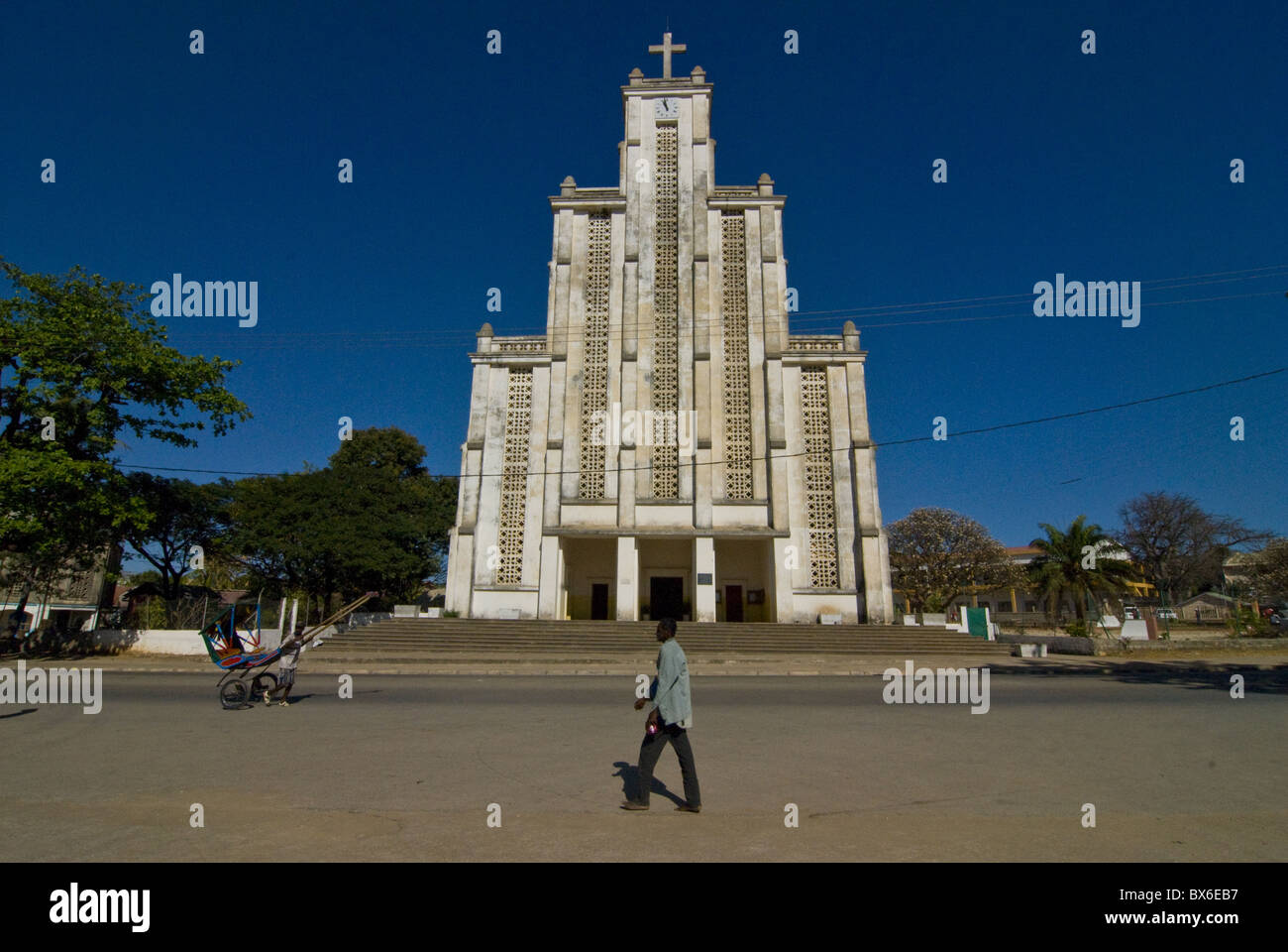 L'église moderne à Mahajanga, Madagascar, Afrique Banque D'Images