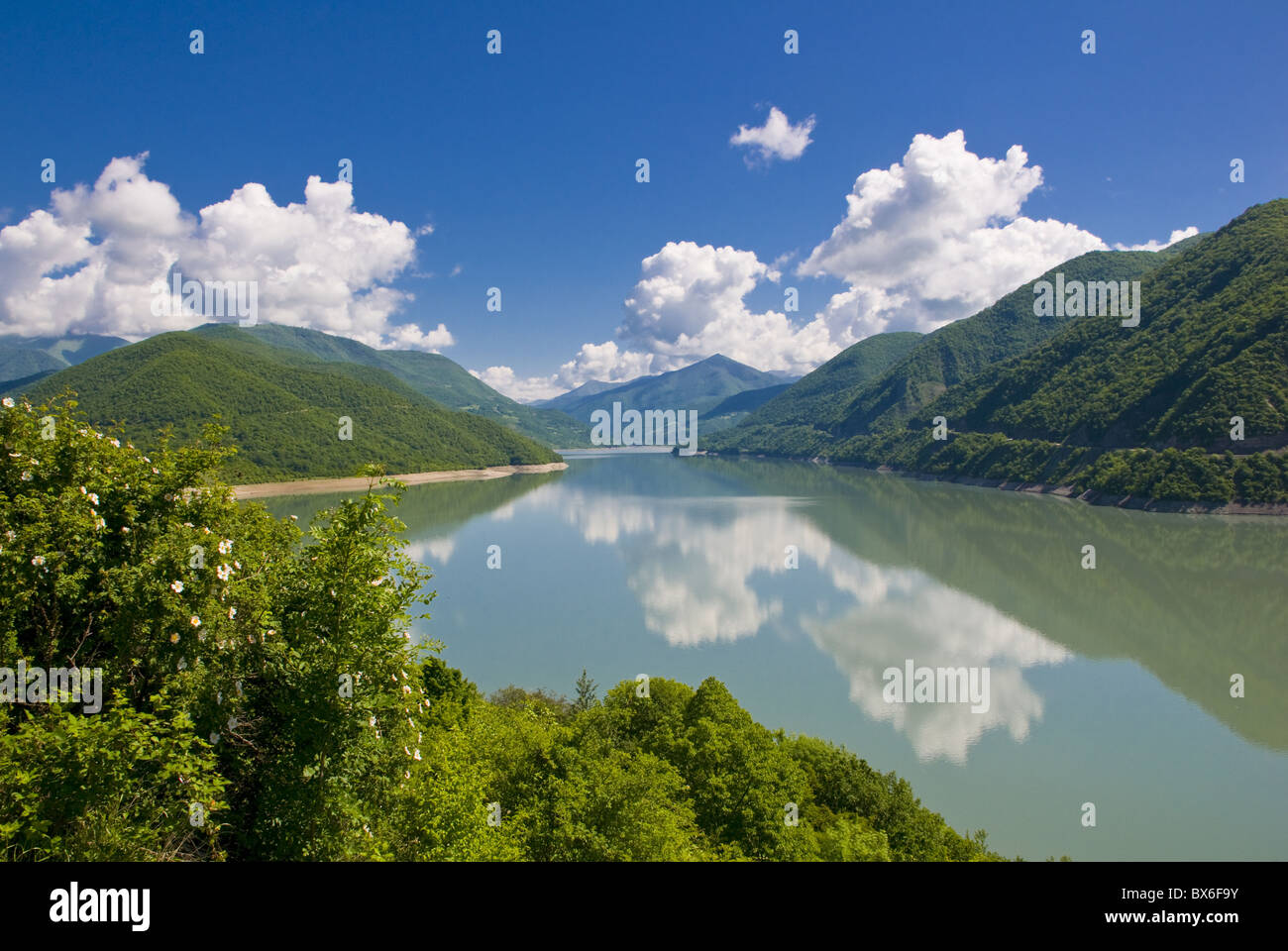 Zinvali réservoir, Géorgie, Caucase, Asie centrale, Asie Banque D'Images