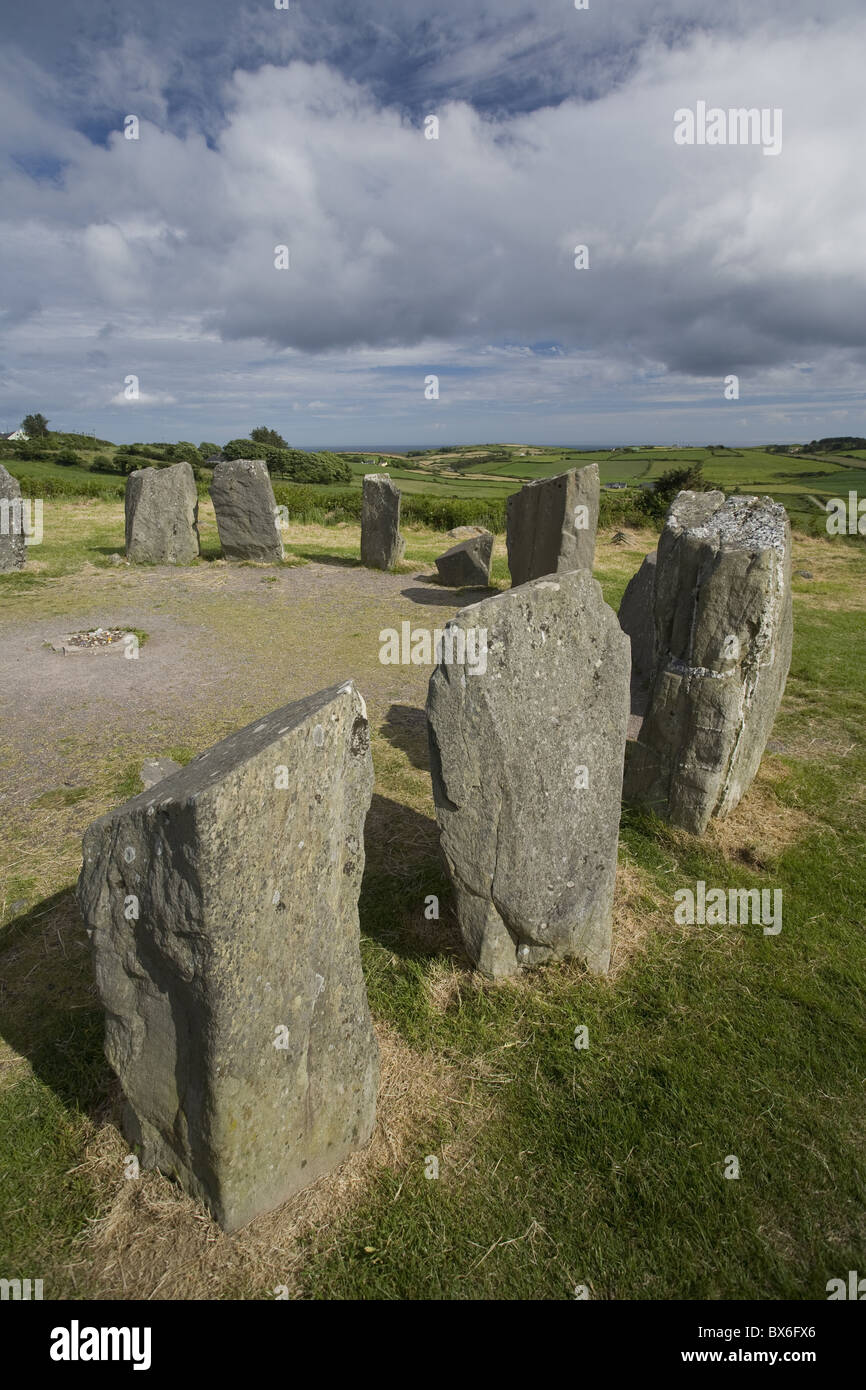 Le cercle de pierre de Drombeg stone circle d'un vélo, connu localement sous le nom de l'autel du druide, comté de Cork, Munster, République d'Irlande Banque D'Images