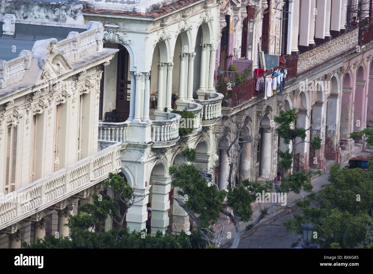 Bâtiments le long du Prado à La Havane, Cuba, Antilles, Amérique Centrale Banque D'Images