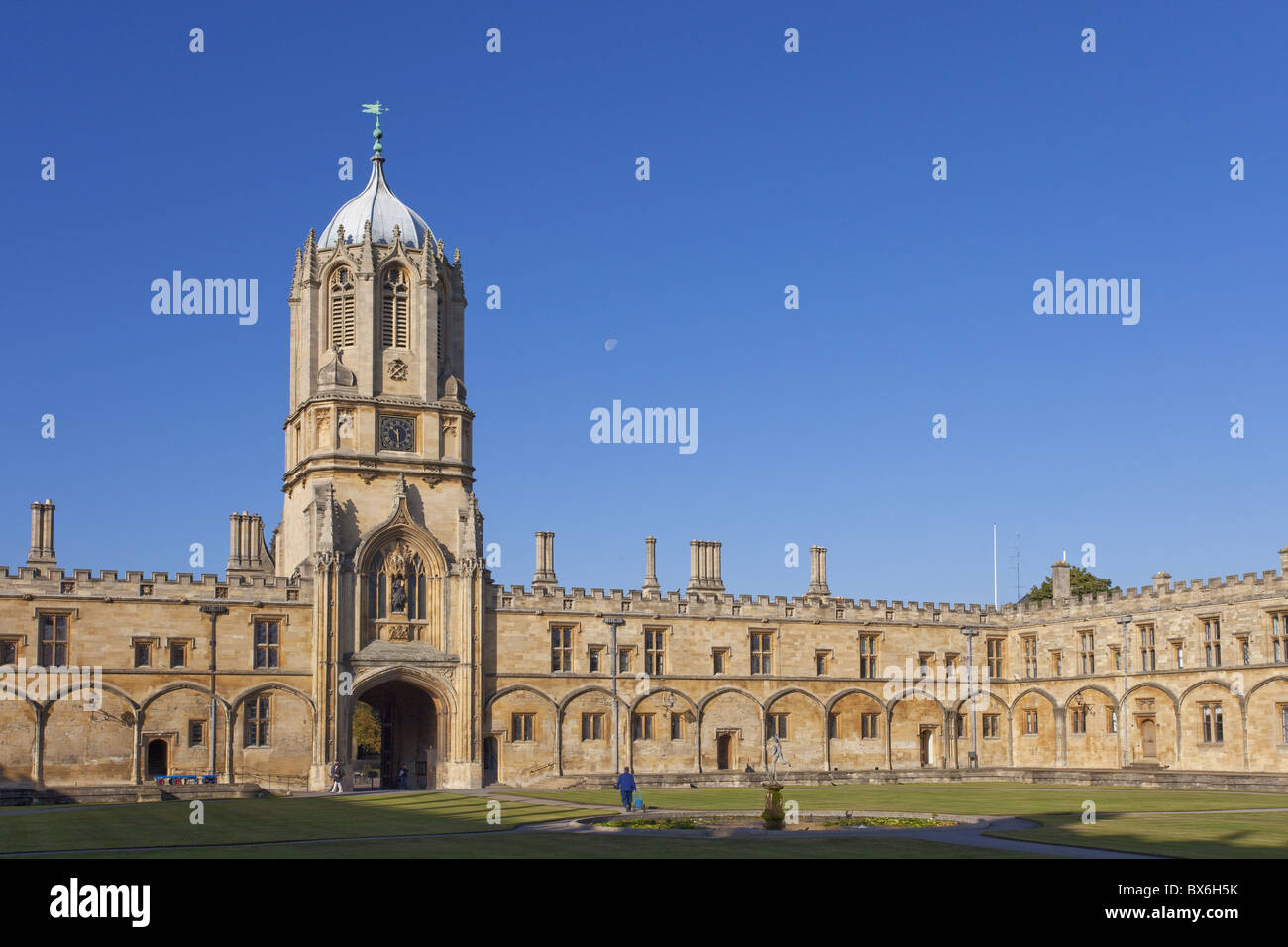 Tom Tower, Quad et fontaine de mercure, Christ Church College, Oxford, Oxfordshire, Angleterre, Royaume-Uni, Europe Banque D'Images