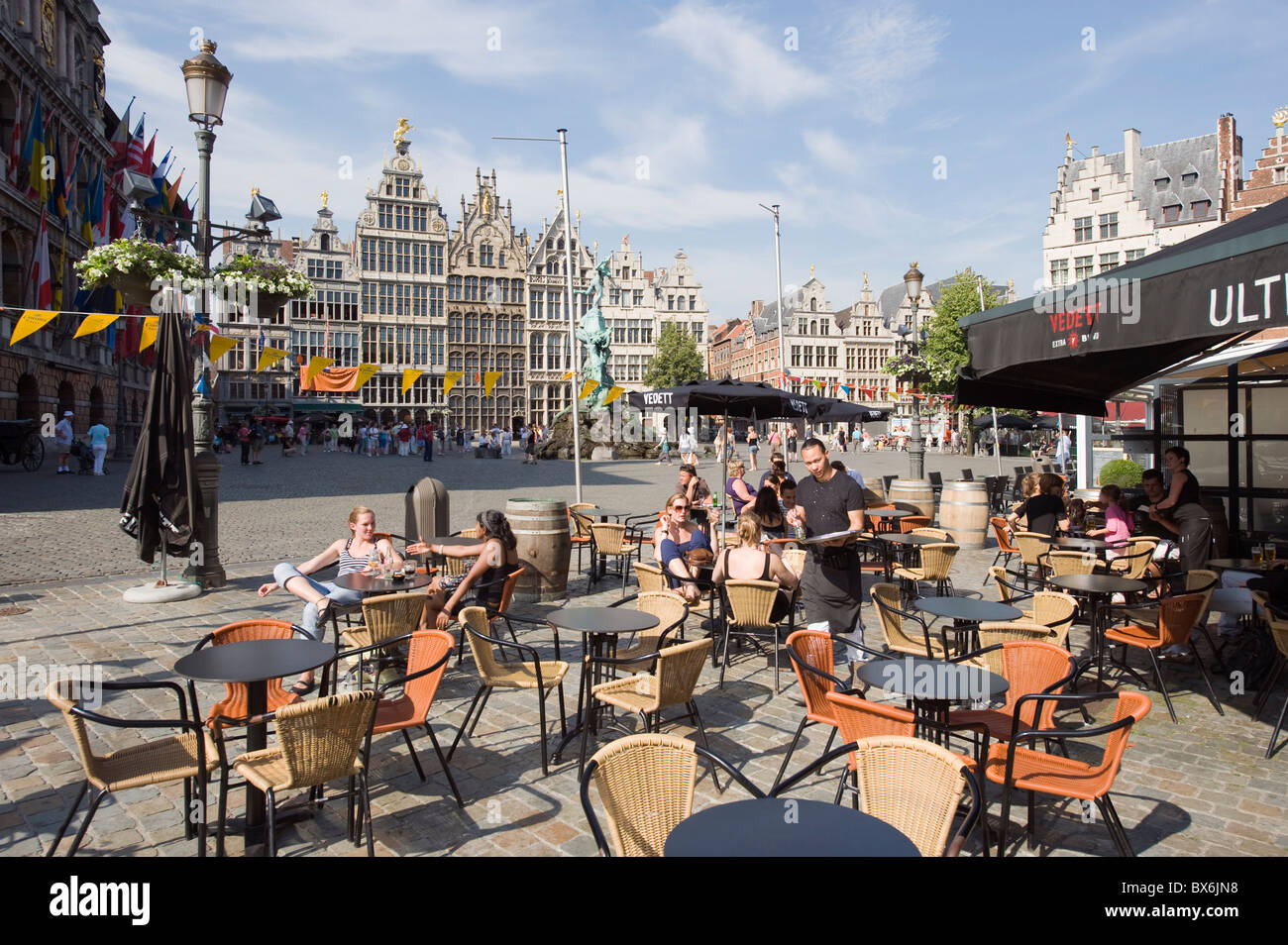 Café en plein air, Grote Markt, Anvers, Flandre, Belgique, Europe Banque D'Images