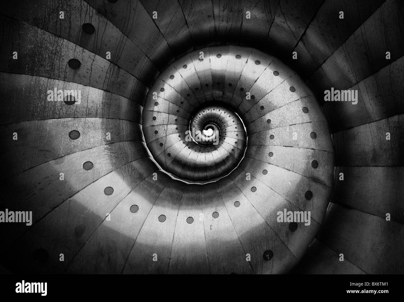 Riverside sculpture par Liz Lemon à Chesterfield. Banque D'Images