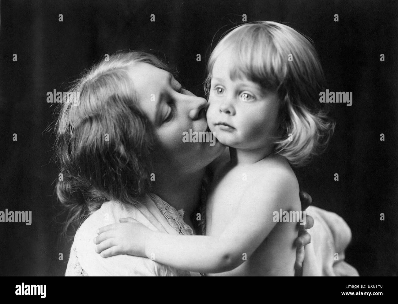 Personnes, famille, mère avec fille (2 ans), carte du cabinet, Berlin, 1906, droits supplémentaires-Clearences-non disponible Banque D'Images