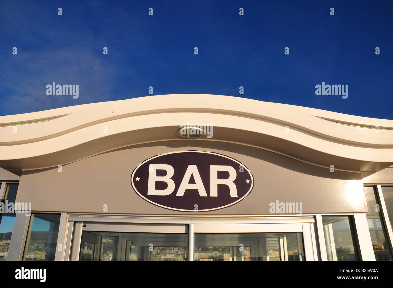 Weston super Mare, Somerset, Angleterre : bar signe sur l'hôtel Grand Pier Banque D'Images