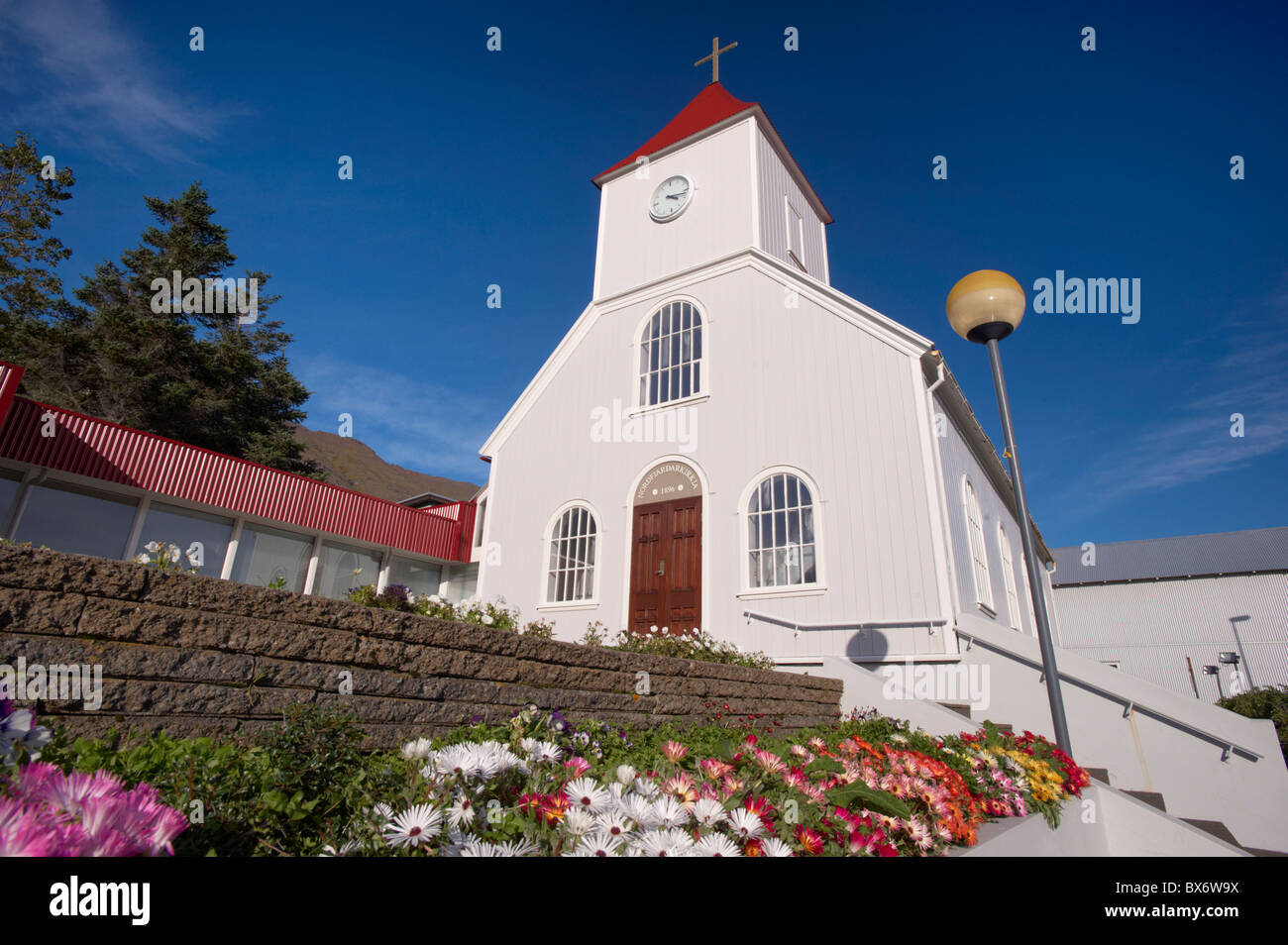 Église, Neskaupstadur, localité la plus isolée de l'ensemble des fjords de l'Est, Fjords de l'Est (région de l'Austurland), Islande Banque D'Images