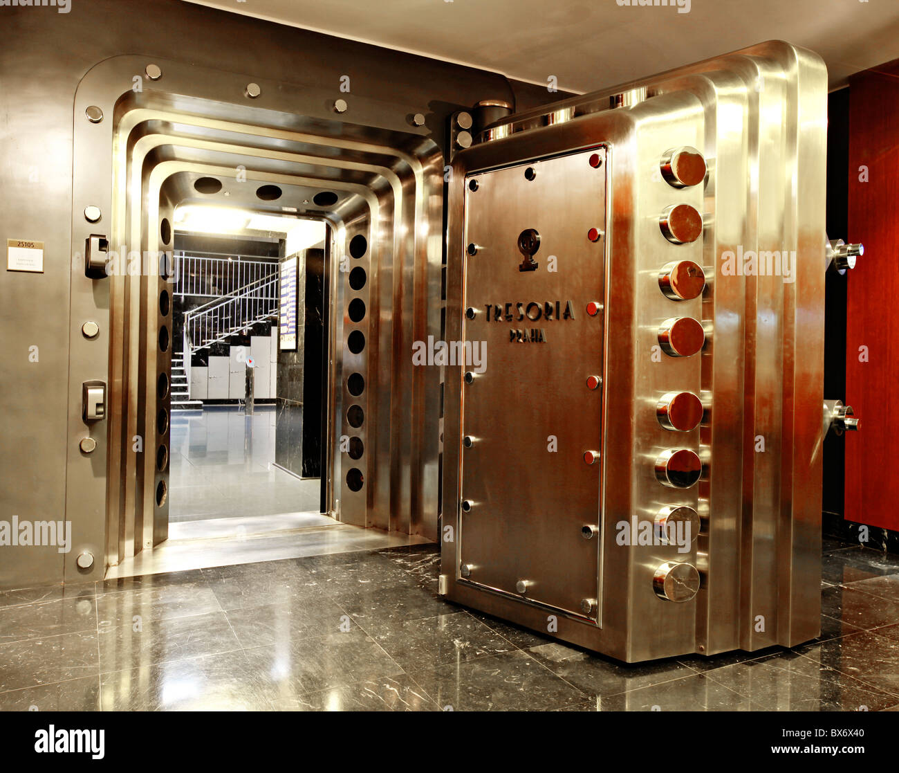Le vieux coffrefort dans le musée de la Banque nationale tchèque à Prague, République tchèque