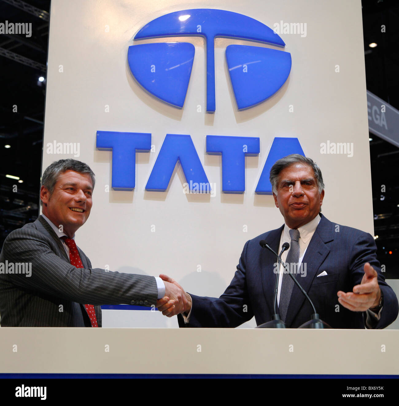 Ratan N. Tata, Paolo Pininfarina, Prima Tata, logo Banque D'Images
