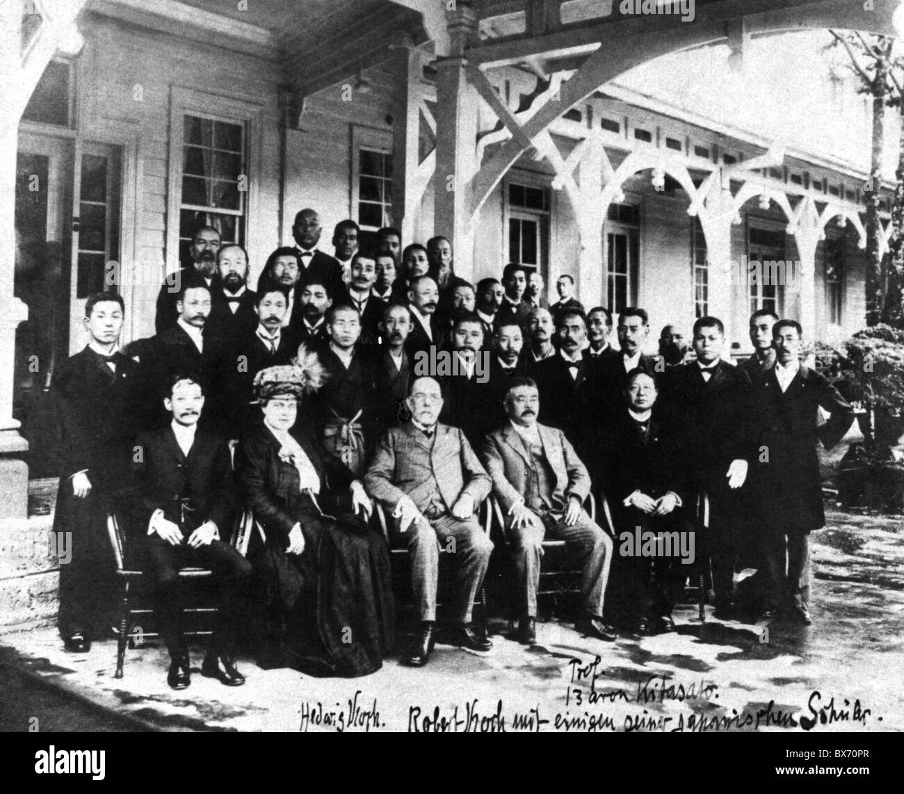 Koch, Robert, 11.12.1843 - 27. 5.1910, médecin allemand, avec ses étudiants japonais, Tokyo, 1908, Banque D'Images