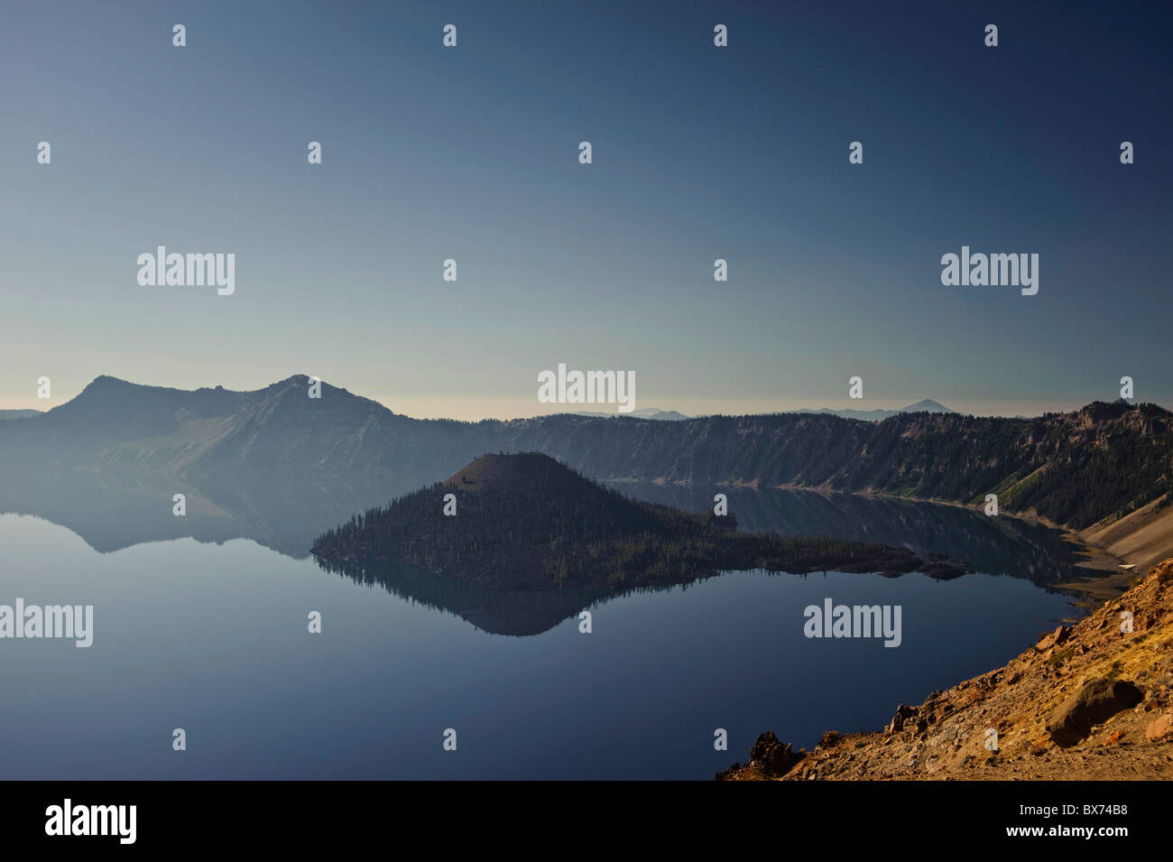 USA, Ohio, Crater Lake National Park, le lac du cratère et de l'Île Wizard Banque D'Images