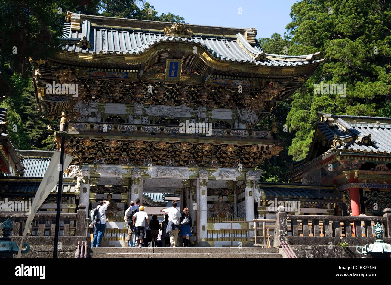 L'entrée principale de l'architecture ornate Yomeimon gate au Toshogu à Nikko, Tochigi, Japon, Asie Banque D'Images