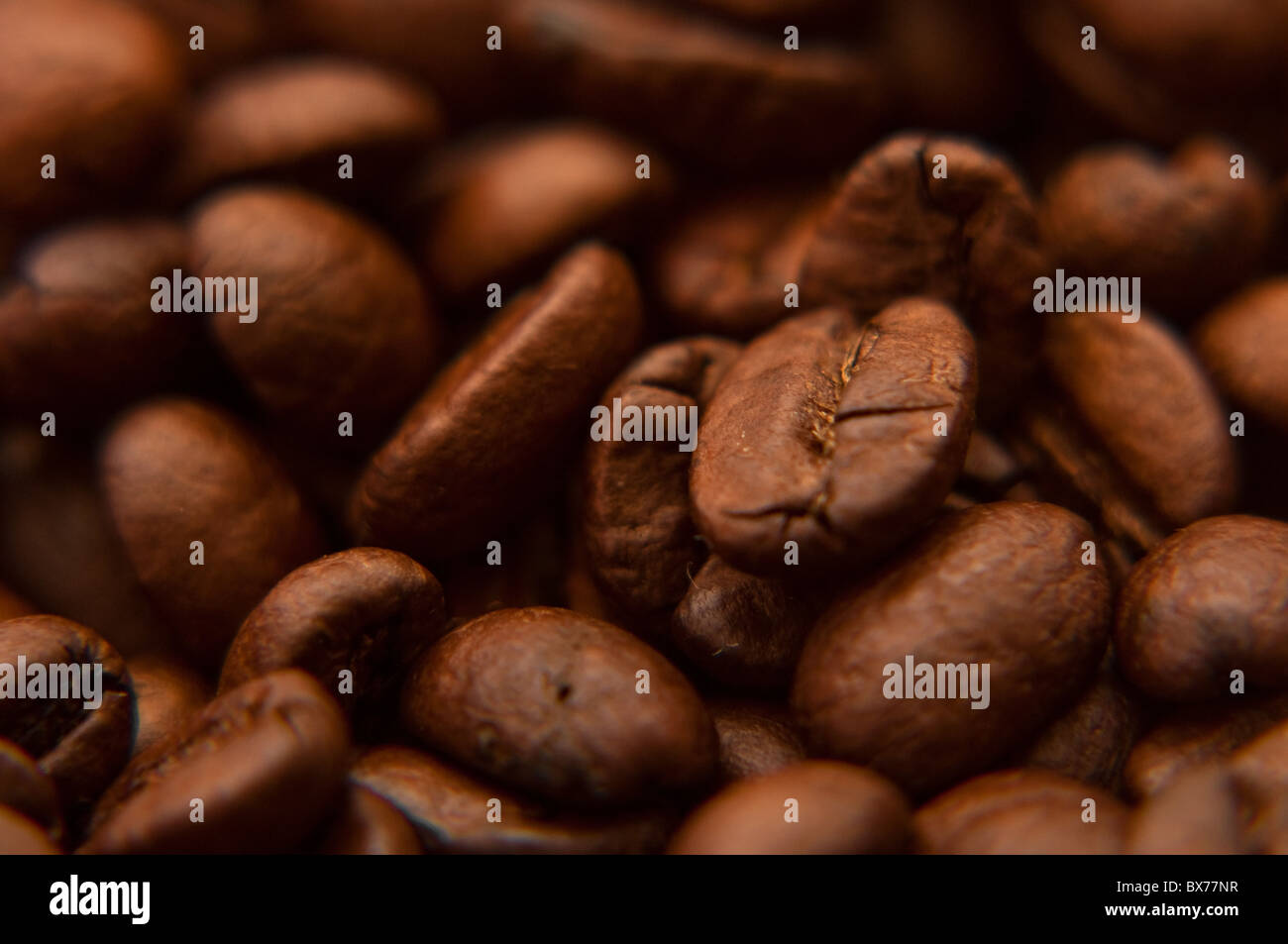 Beau brun, les grains de café, près de l'image Banque D'Images