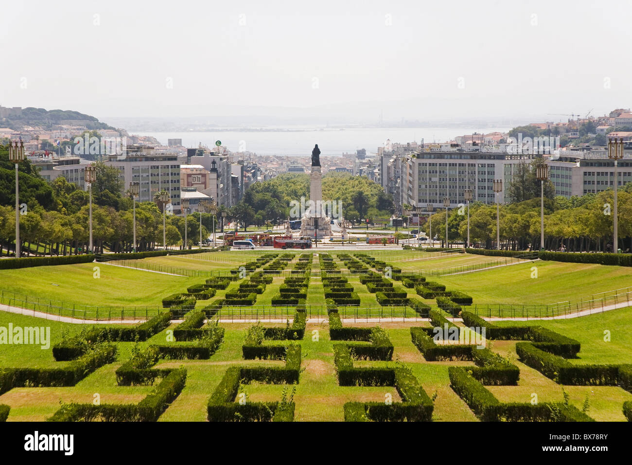 La verdure du parc Edouard VII vers le mémorial de Marques de Pombal, dans le centre de Lisbonne, Portugal, Europe Banque D'Images