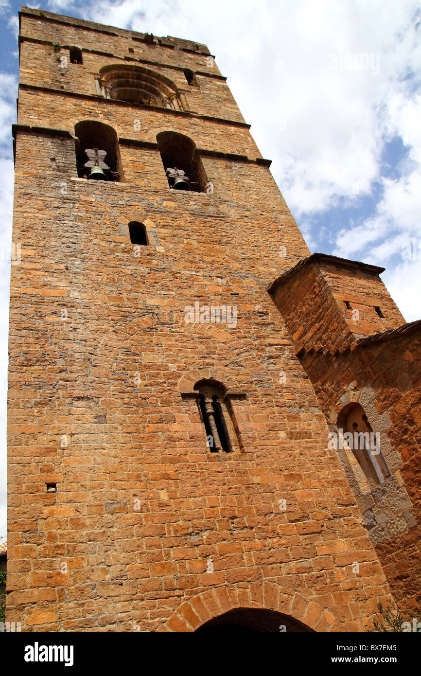 L'église romane du village médiéval d'Ainsa Huesca Aragon Pyrénées Espagne Banque D'Images