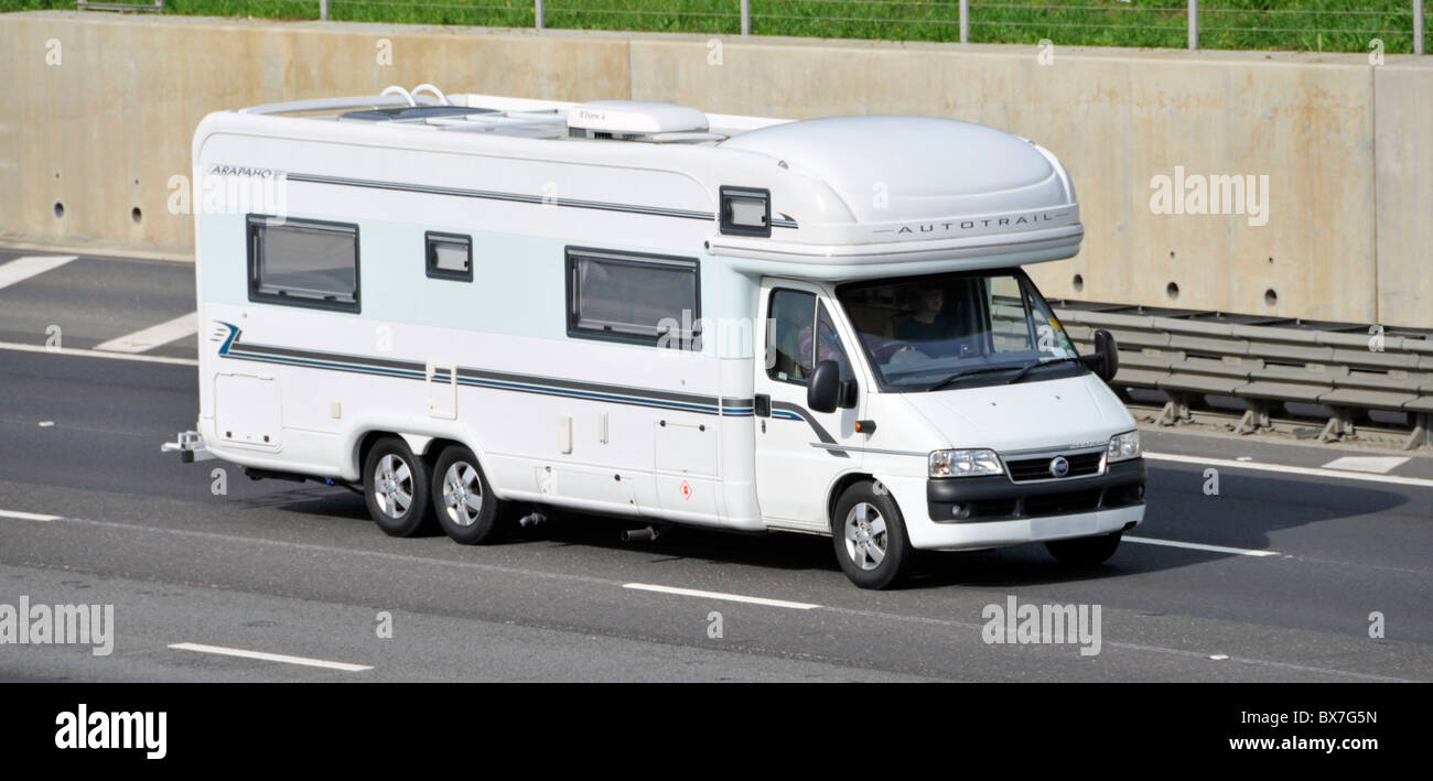 Le camping-car sur l'autoroute M25 Banque D'Images