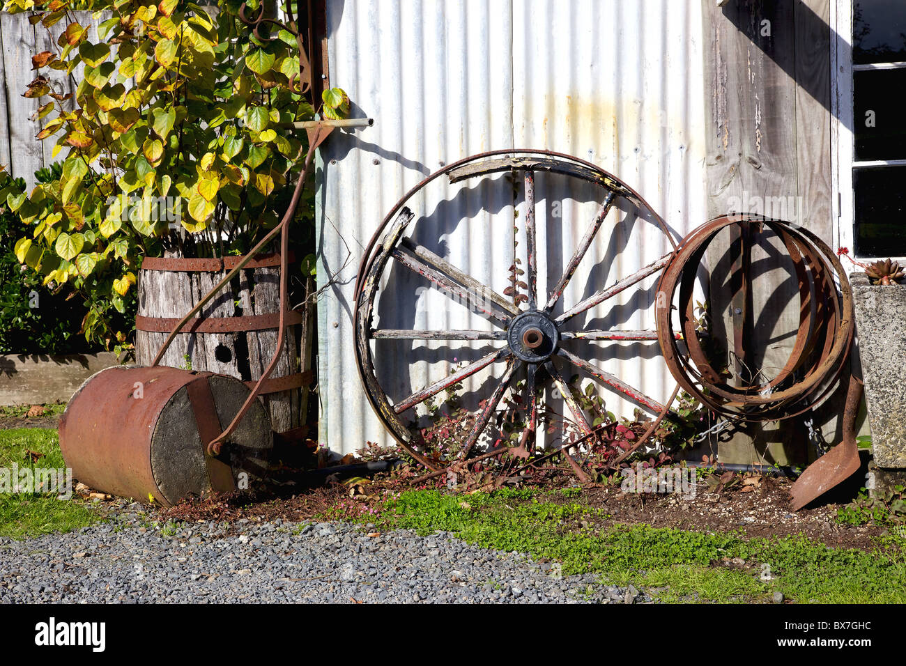 Détail d'angle à la vieille forge dans le domaine du patrimoine du bassin des Kotorigo-Kerikeri de l'Île du Nord, en Nouvelle-Zélande. Banque D'Images