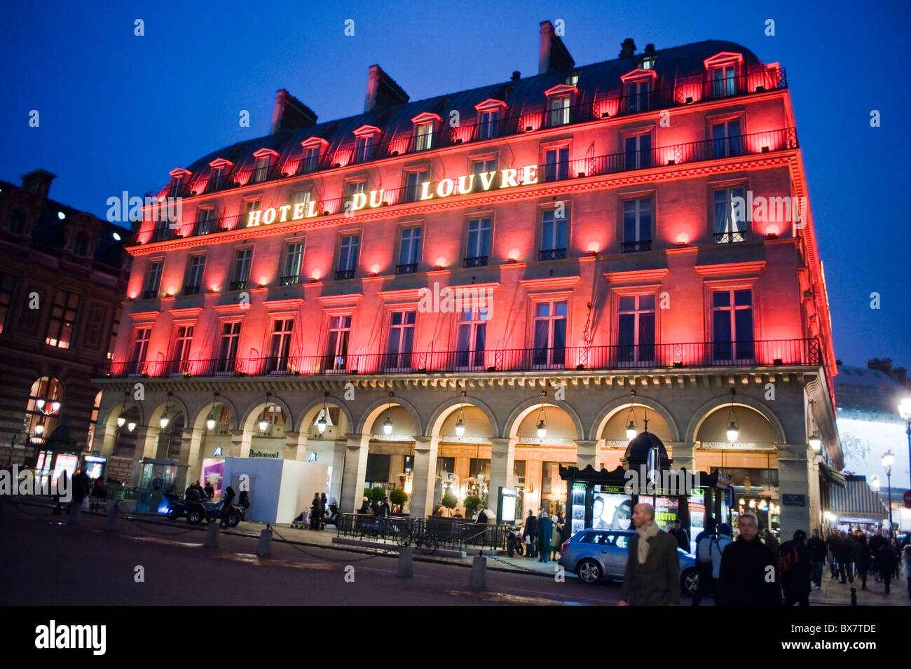 Paris, France, éclairage de Noël, Hyatt de luxe « Hôtel du Louvre »,  Bâtiment, la nuit, éclairage extérieur Photo Stock - Alamy