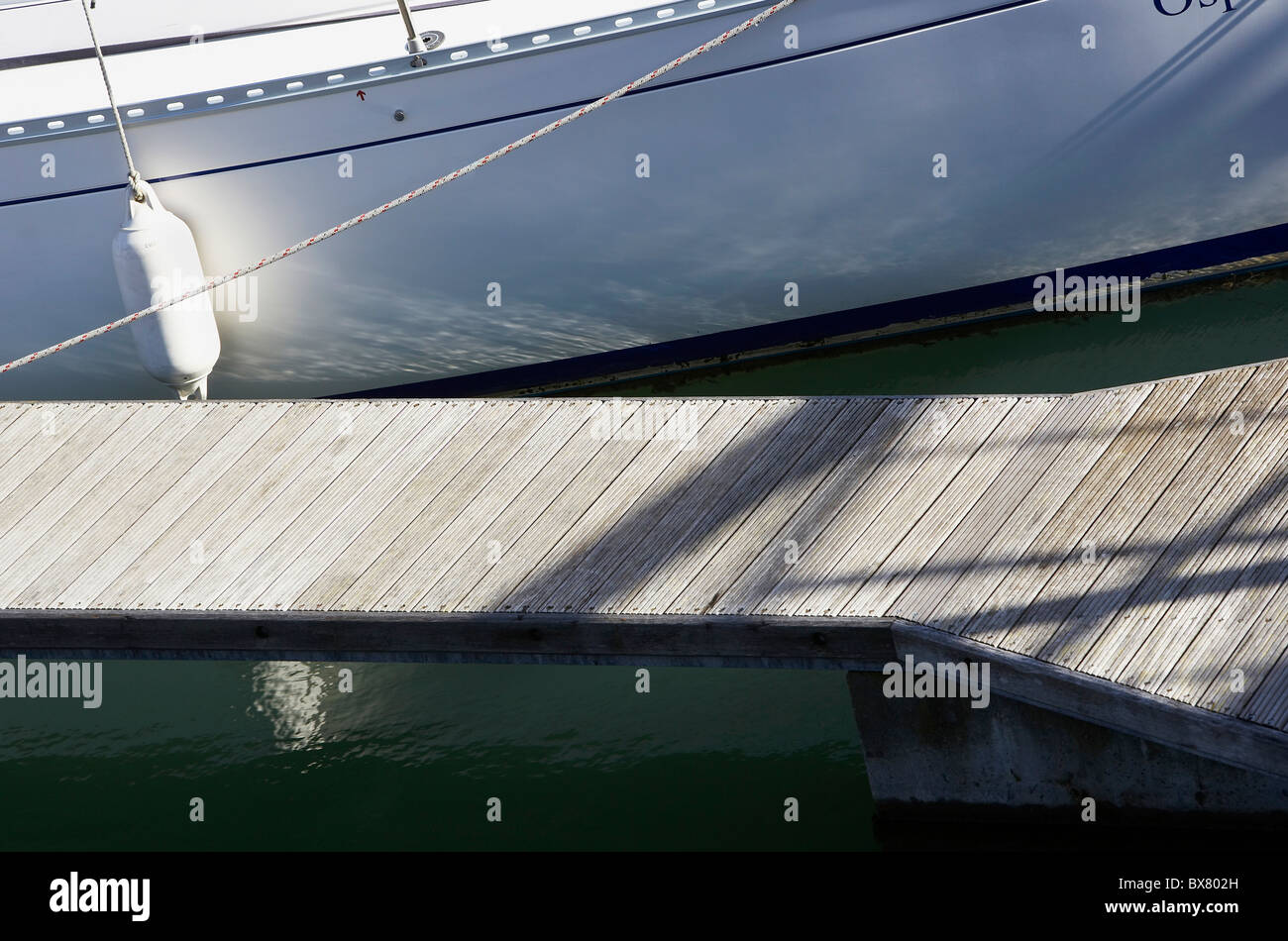 Bateaux au mouillage dans le port de Southampton, UK Banque D'Images