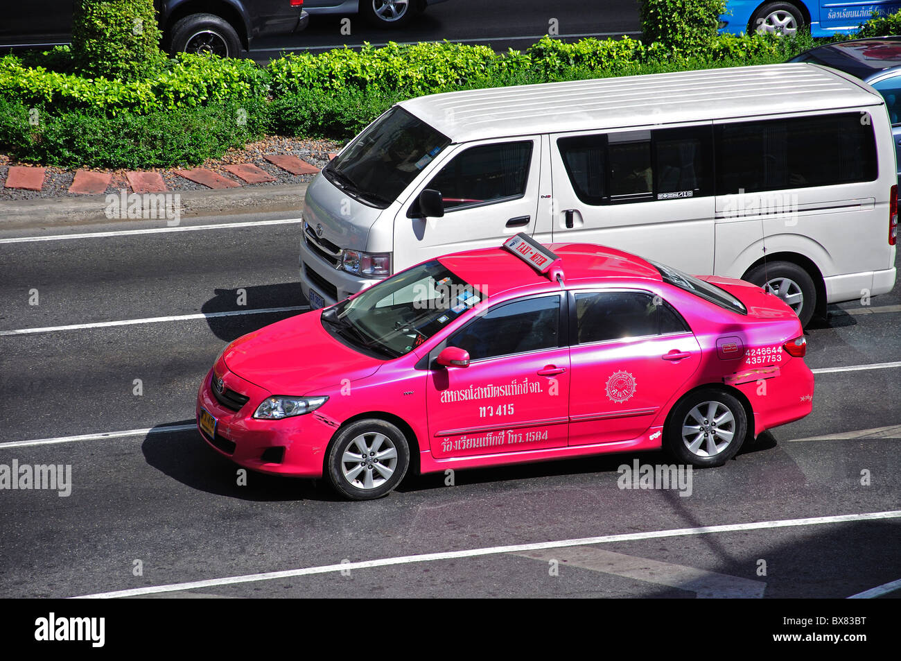 Taxi sur Thanon Phaya Thai Road, Pathum Wan District, Bangkok, Thaïlande Banque D'Images