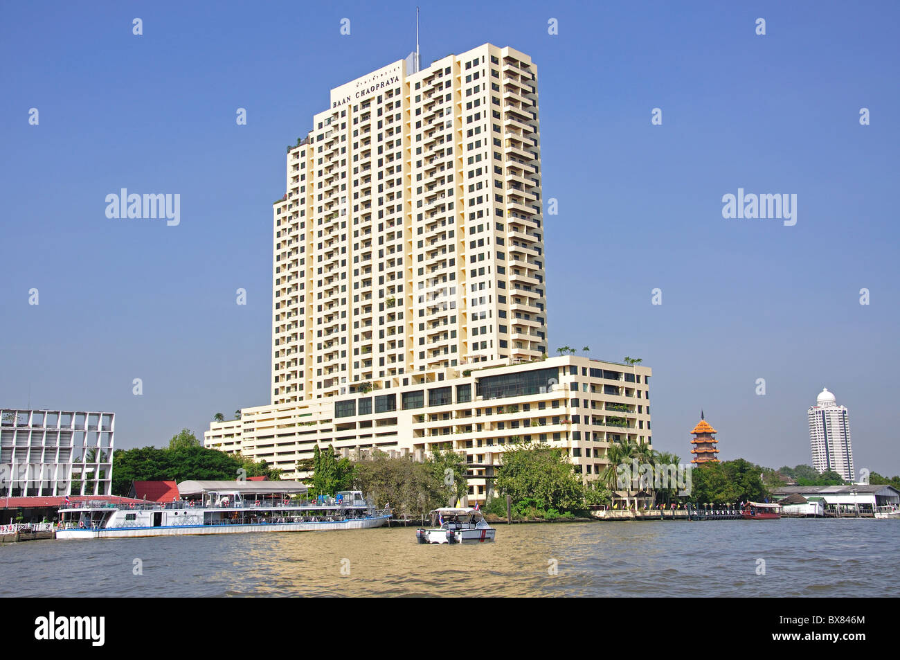 Baan Chao-Praya Condominium par rivière Chao Phraya, Klongsan District, Bangkok, Thaïlande Banque D'Images
