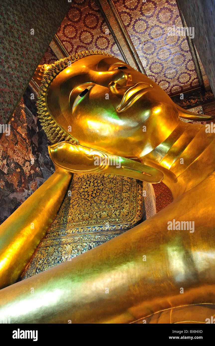 Le Bouddha couché, Wat Pho, Temple de l'île Rattanakosin, Bangkok, Thaïlande Banque D'Images
