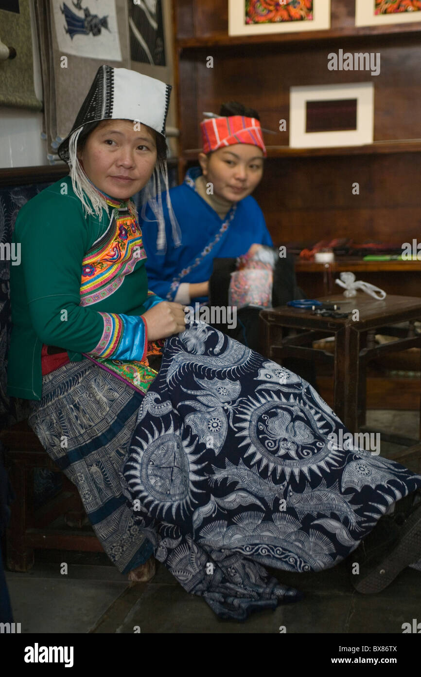 La Chine en vêtements traditionnels des femmes Qingpu Banque D'Images
