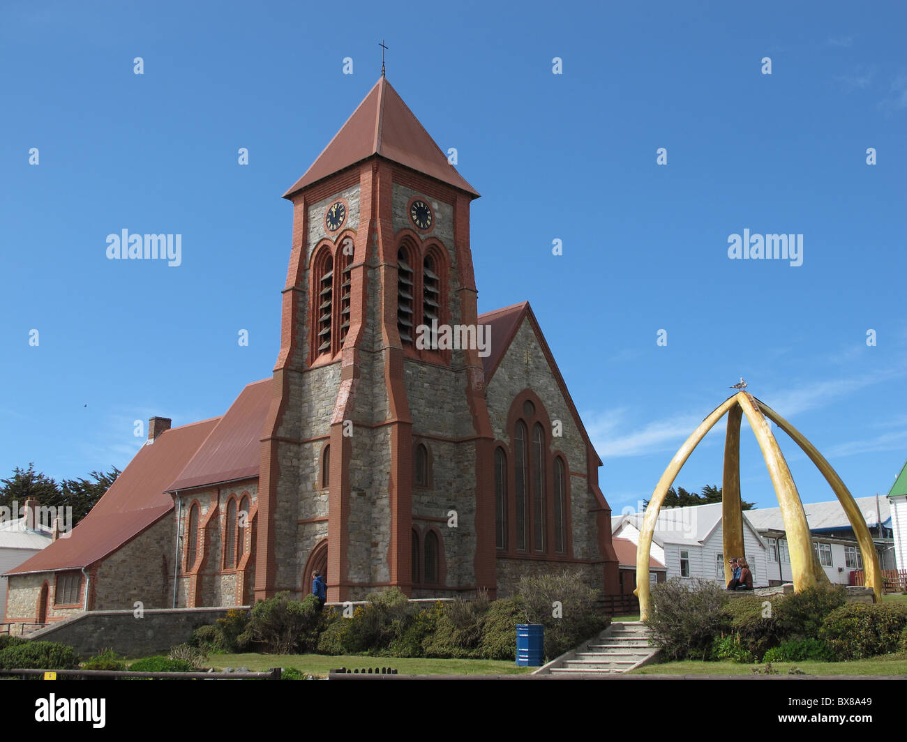 La Cathédrale Christ Church avec le passage de baleine, Port Stanley, Îles Falkland Banque D'Images