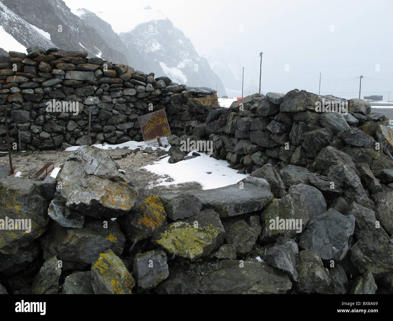 Vestiges de l'ancienne cabane de 1903, Station Orcadas (Argentine), Laurie Island, îles Orcades du Sud, l'Antarctique Banque D'Images