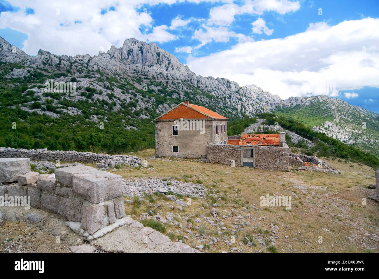 La vieille maison en montagne - Croatie Banque D'Images