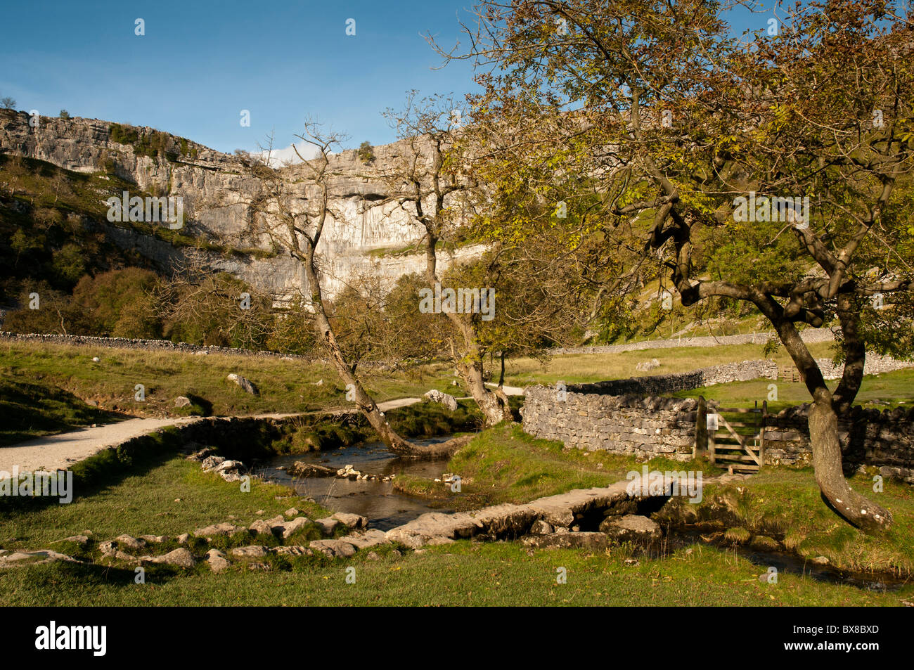 Malham Beck, North Yorkshire, Royaume-Uni Banque D'Images