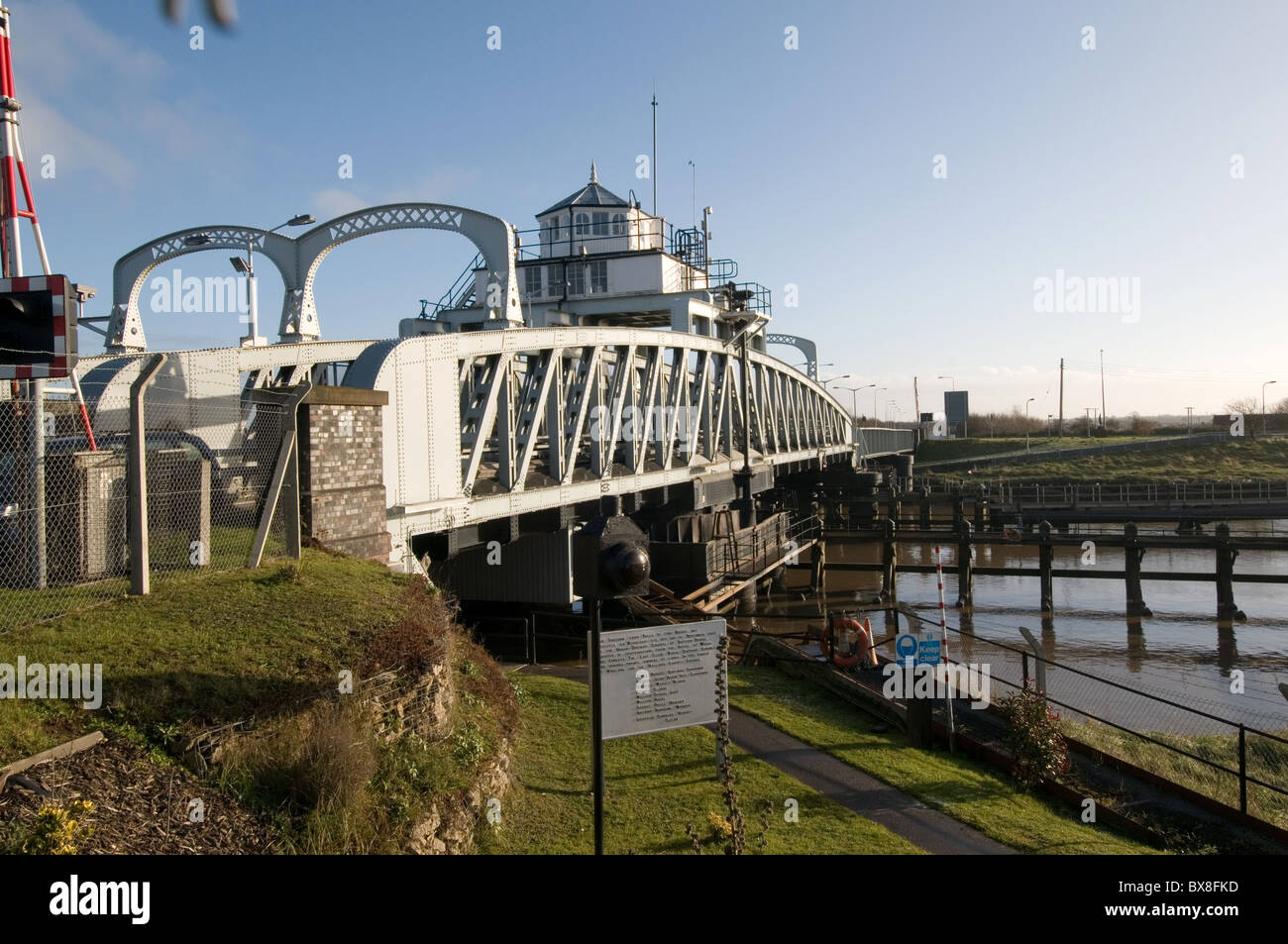 - Pont sur la rivière nene à la limite entre le Norfolk et rivet de cambridgeshire steel construction ponts cross Banque D'Images