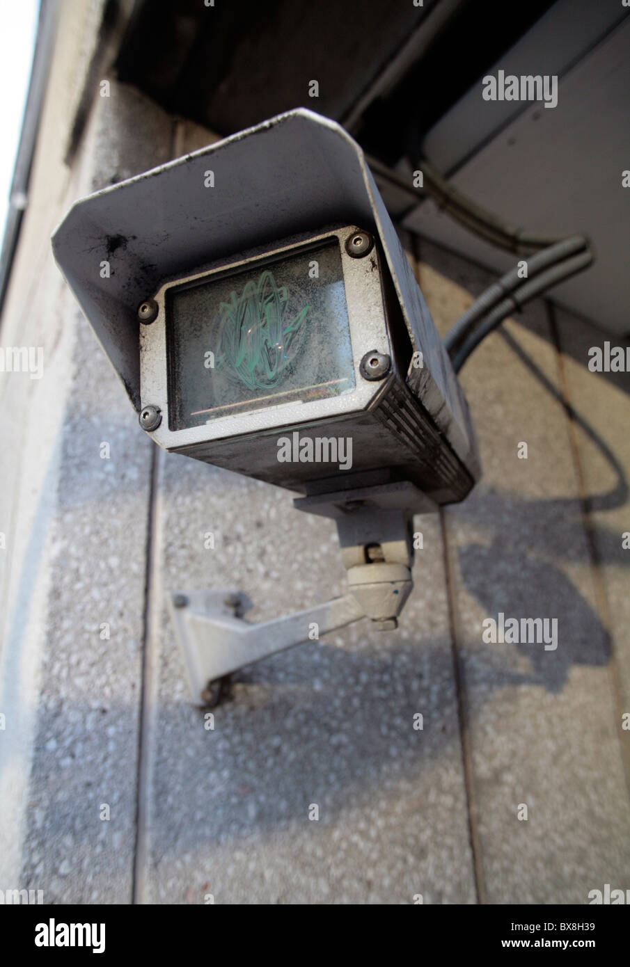 Caméra de surveillance dans un emplacement urbain Banque D'Images