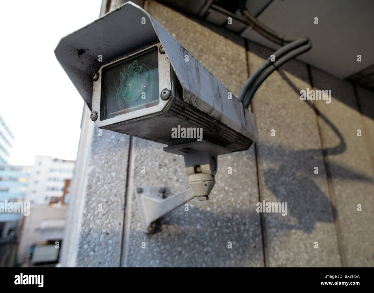 Caméra de surveillance dans un emplacement urbain Banque D'Images