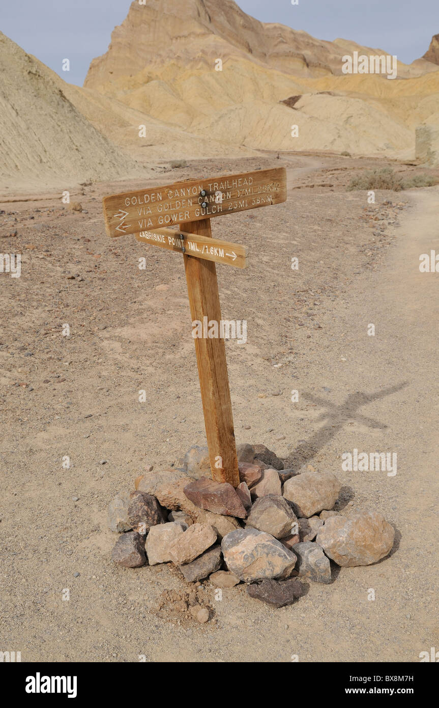 Golden Canyon Trail menant à Zabriskie Point via Gower Gulch. Death Valley National Park Banque D'Images