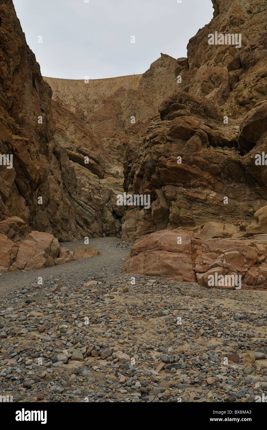 Golden Canyon Trail menant à Zabriskie Point via Gower Gulch. Death Valley National Park Banque D'Images