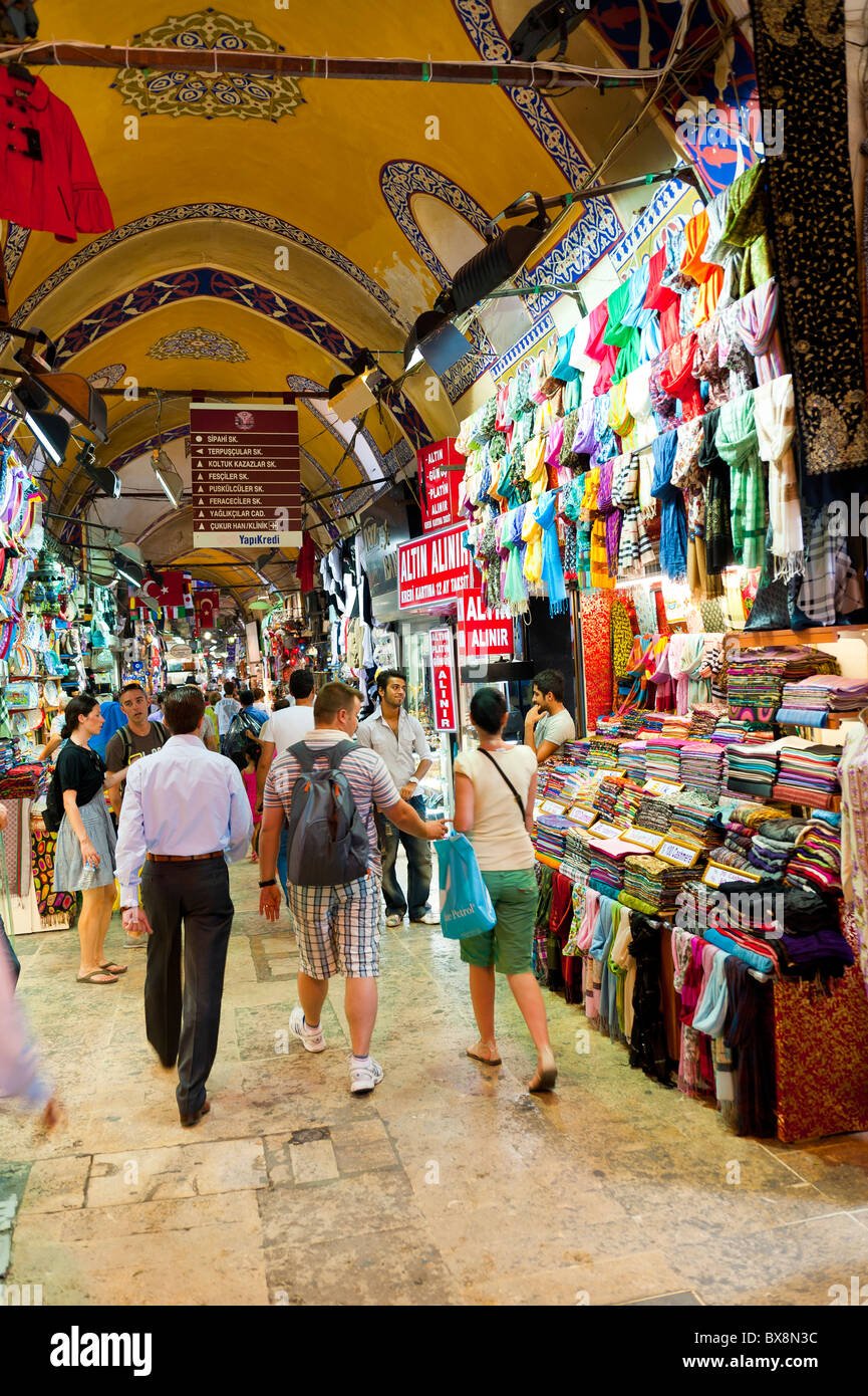 L'intérieur du Grand Bazar Kapalicarsi Istanbul Turquie Banque D'Images
