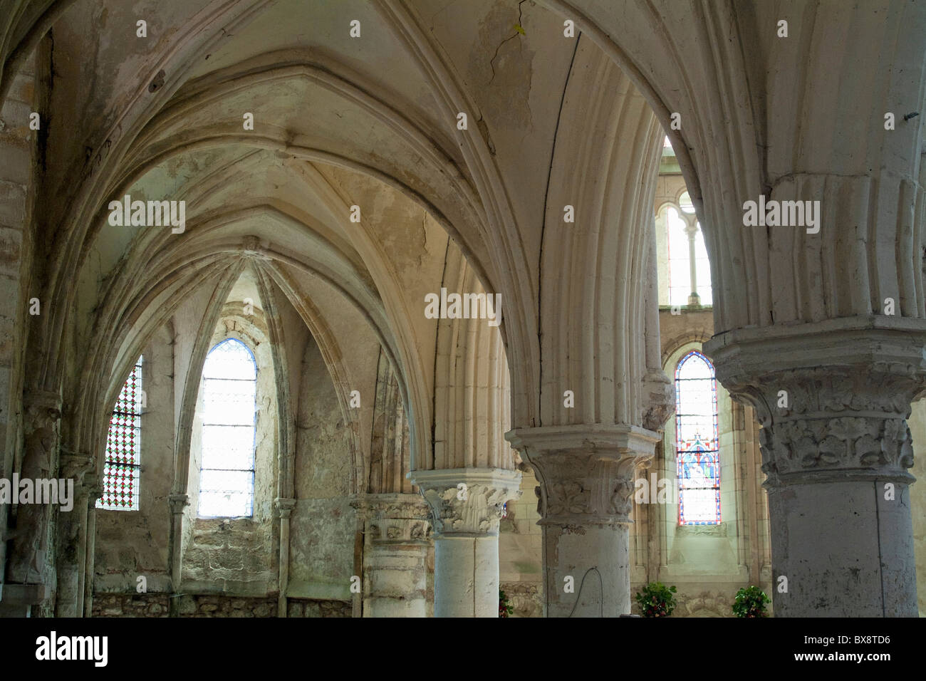 Colonnes et voûtes de côtes à l'intérieur de la Chapelle, l'église de Crécy-en-Ponthieu, Somme, France. Banque D'Images