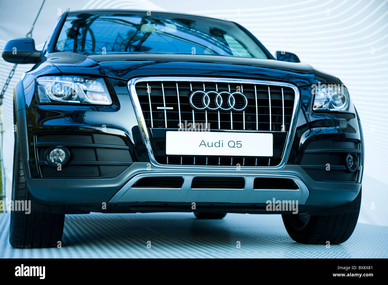 Presentation Du Nouveau Modele De Voiture De Marque Peugeot 207 Q5 Suv Crossover Photo Stock Alamy