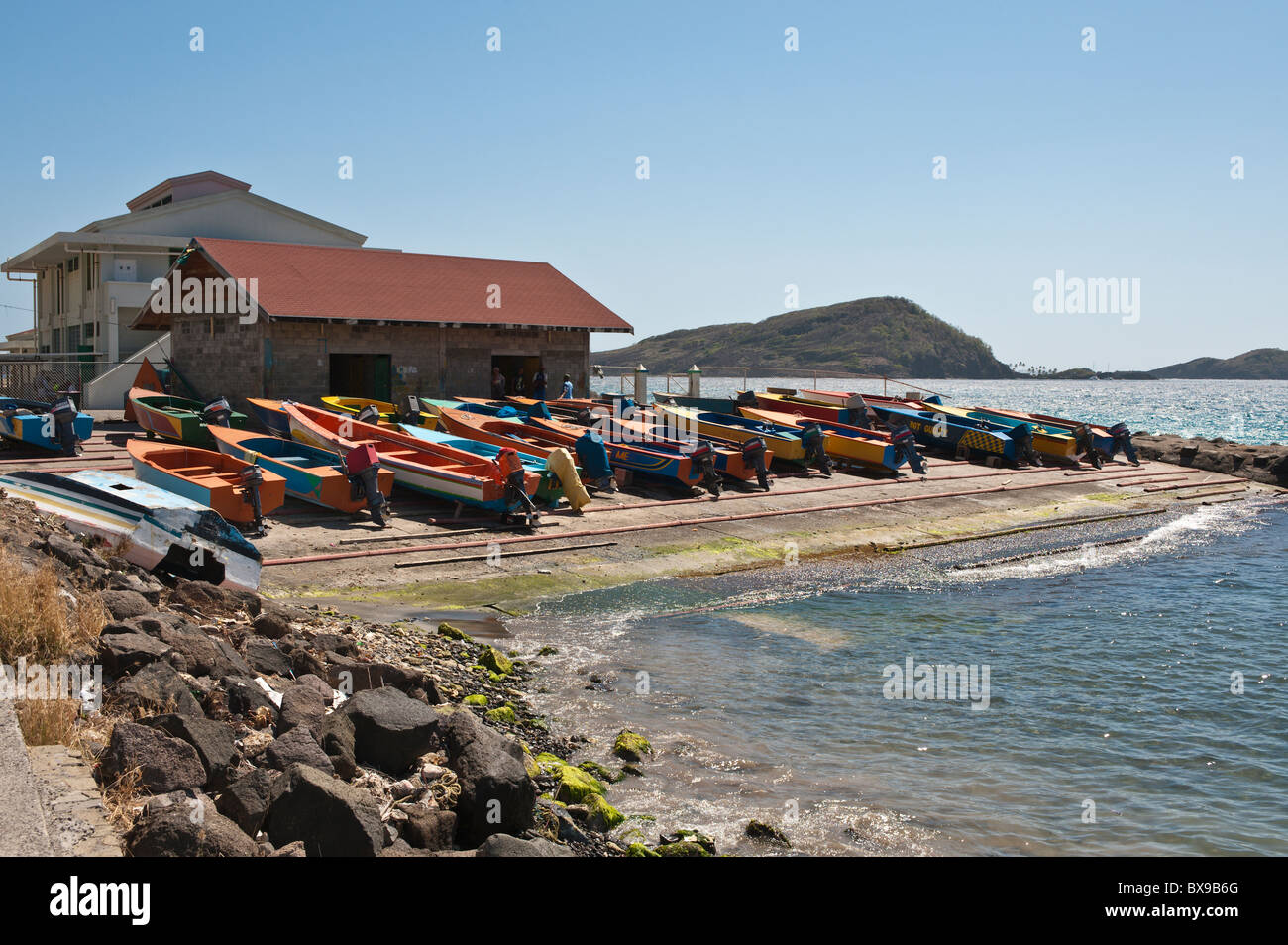 Bateaux de pêche à Friendship Bay, Bequia, St. Vincent et les Grenadines. Banque D'Images