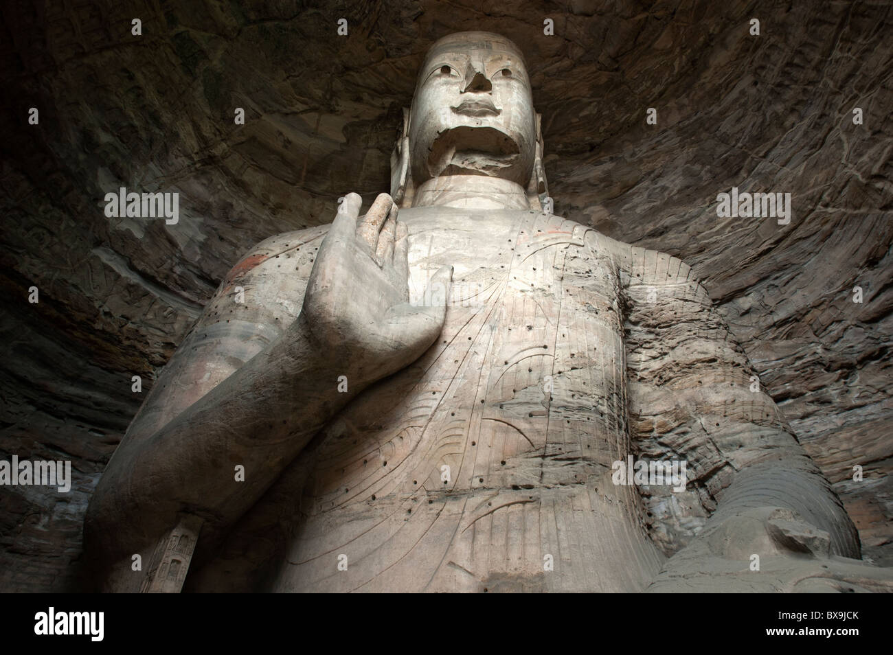 Statue du Bouddha géant sculpté à l'intérieur de l'ancien Grottes de Yungang, Datong, Shanxi, en Chine. Banque D'Images