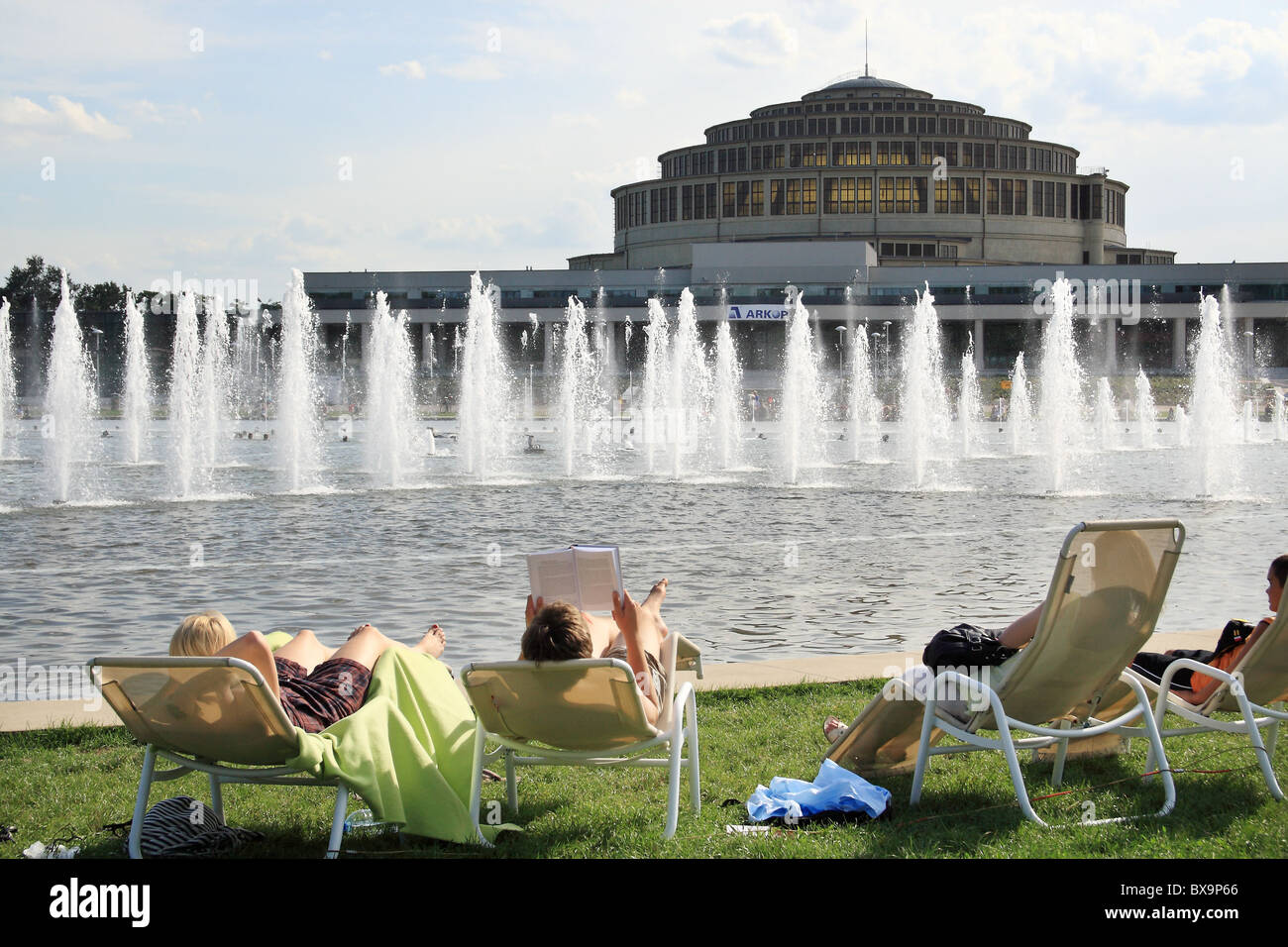 Fontaine multimédia et Centennial Hall. Wroclaw, la Basse Silésie, Pologne. Banque D'Images