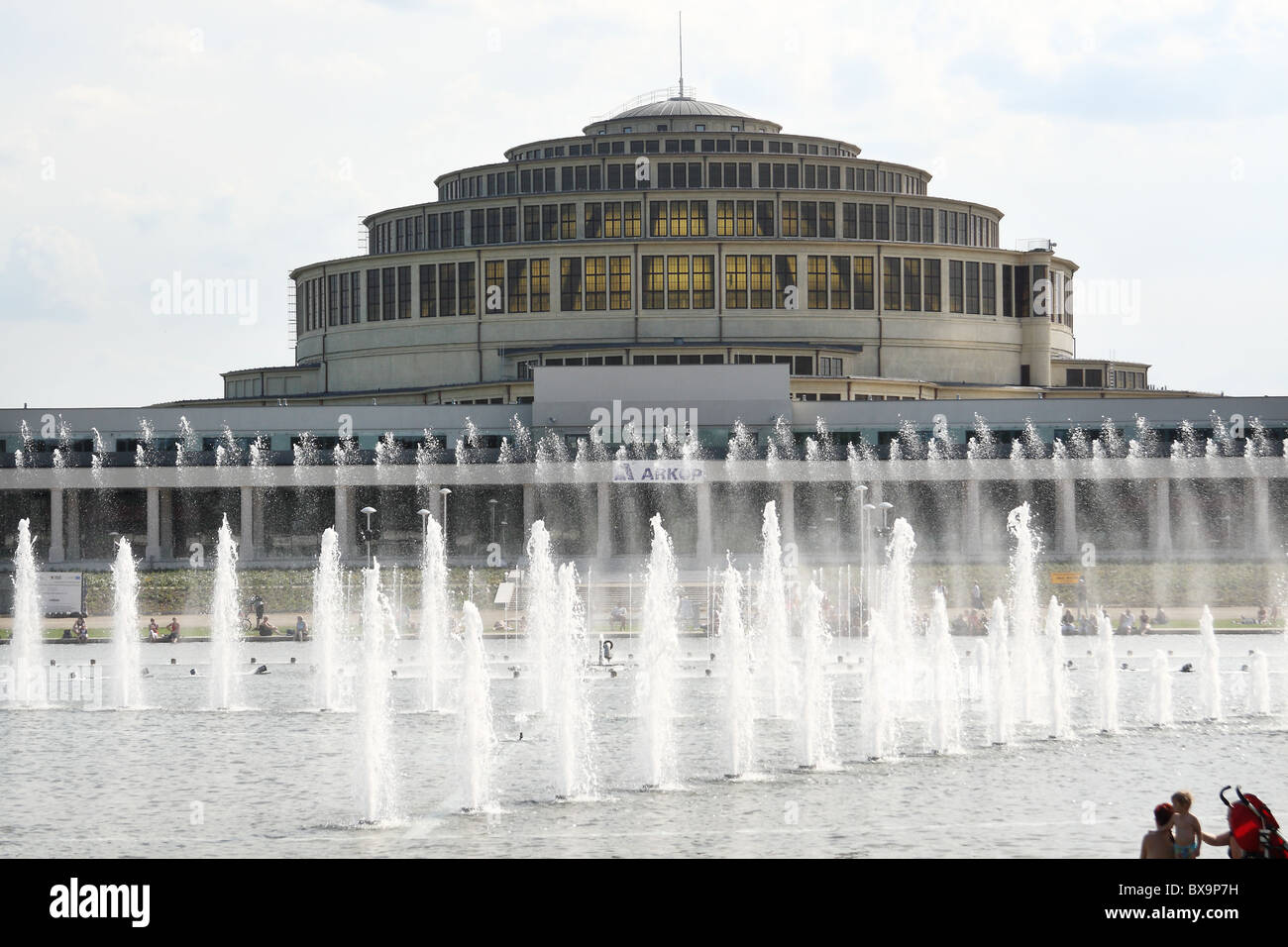 Fontaine multimédia et Centennial Hall. Wroclaw, la Basse Silésie, Pologne. Banque D'Images