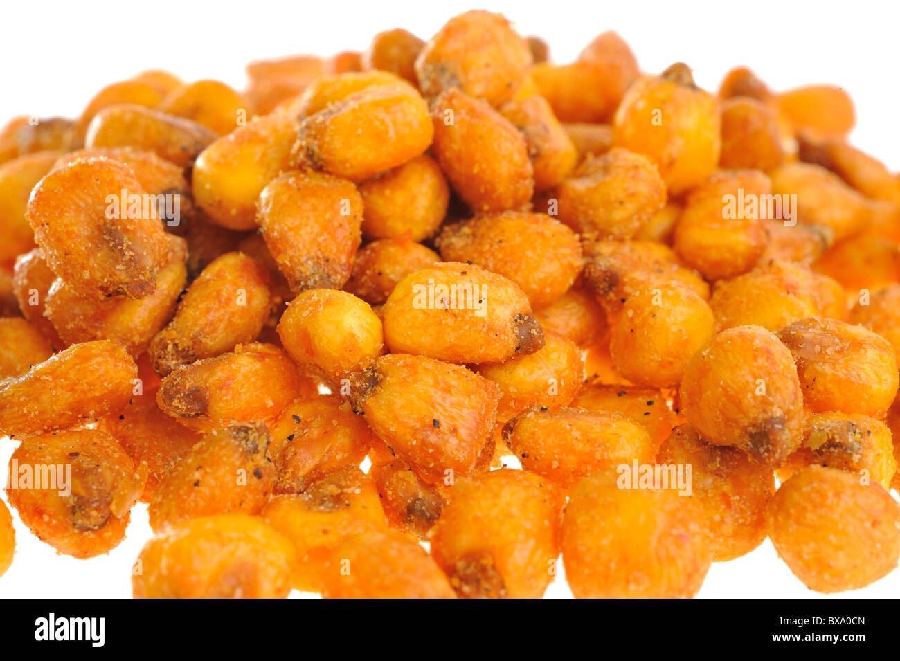 Maïs grillé sur un fond blanc Banque D'Images